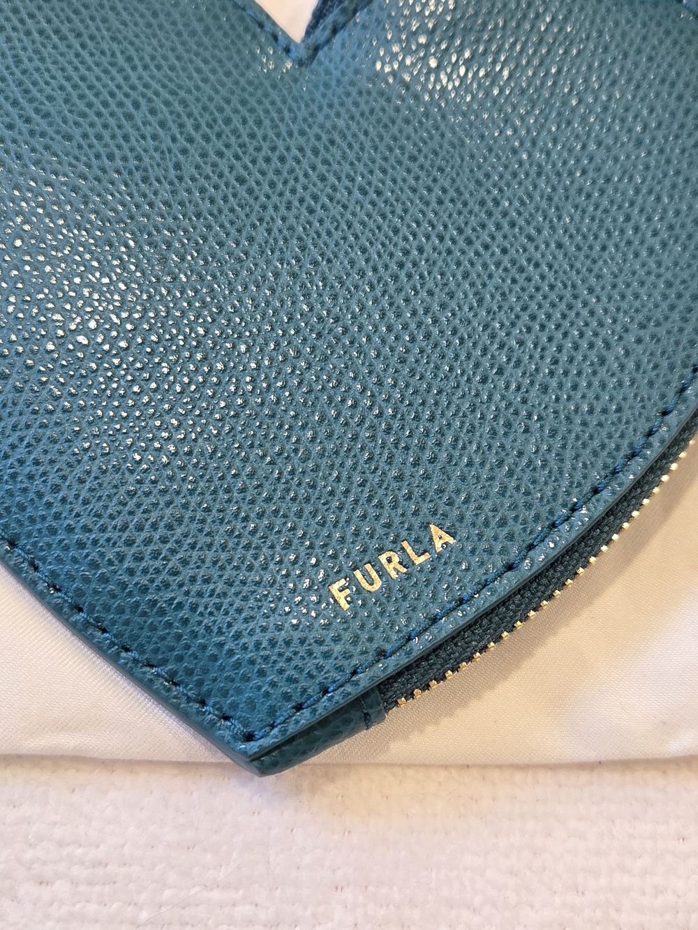 Furla Teal Heart Wristlet Coin Pouch with Dust Bag NWT - Picture 3 of 7